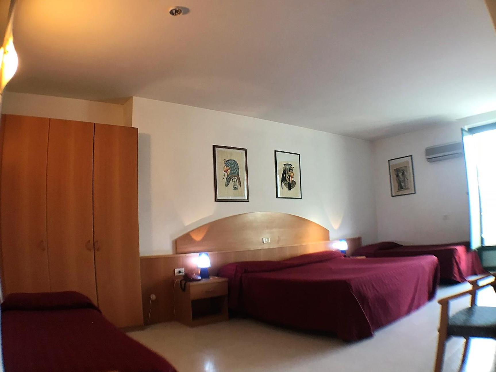Ascot Lodging Cardano Al Campo Rom bilde