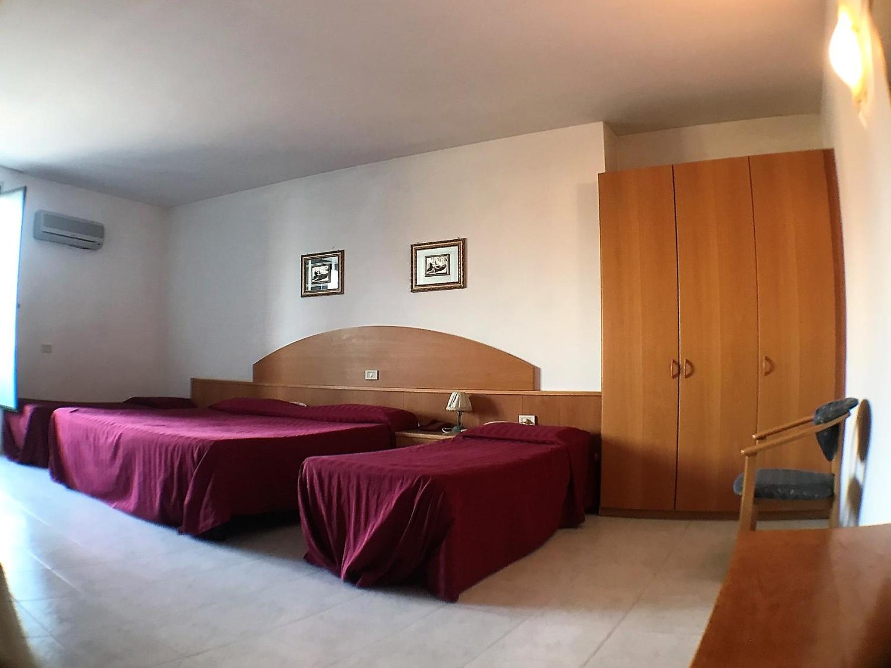 Ascot Lodging Cardano Al Campo Rom bilde