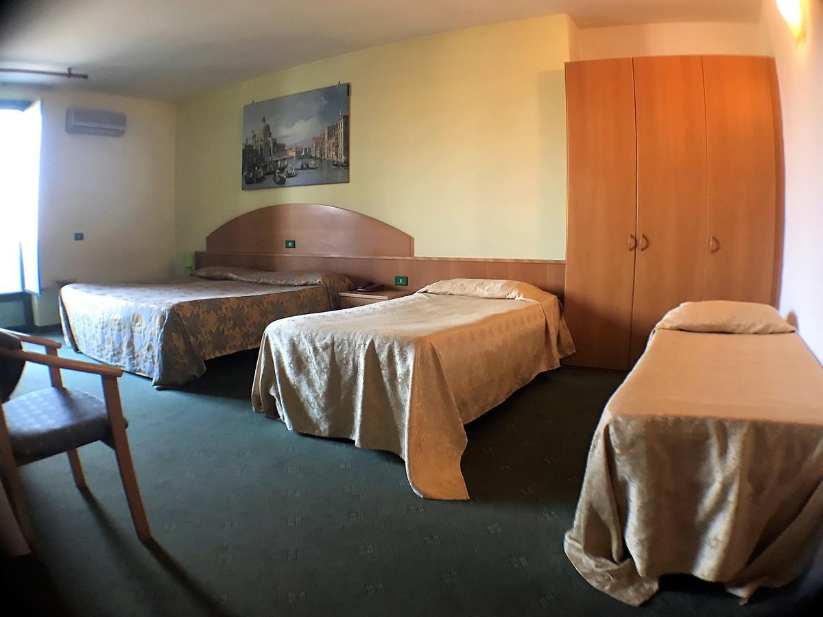 Ascot Lodging Cardano Al Campo Eksteriør bilde